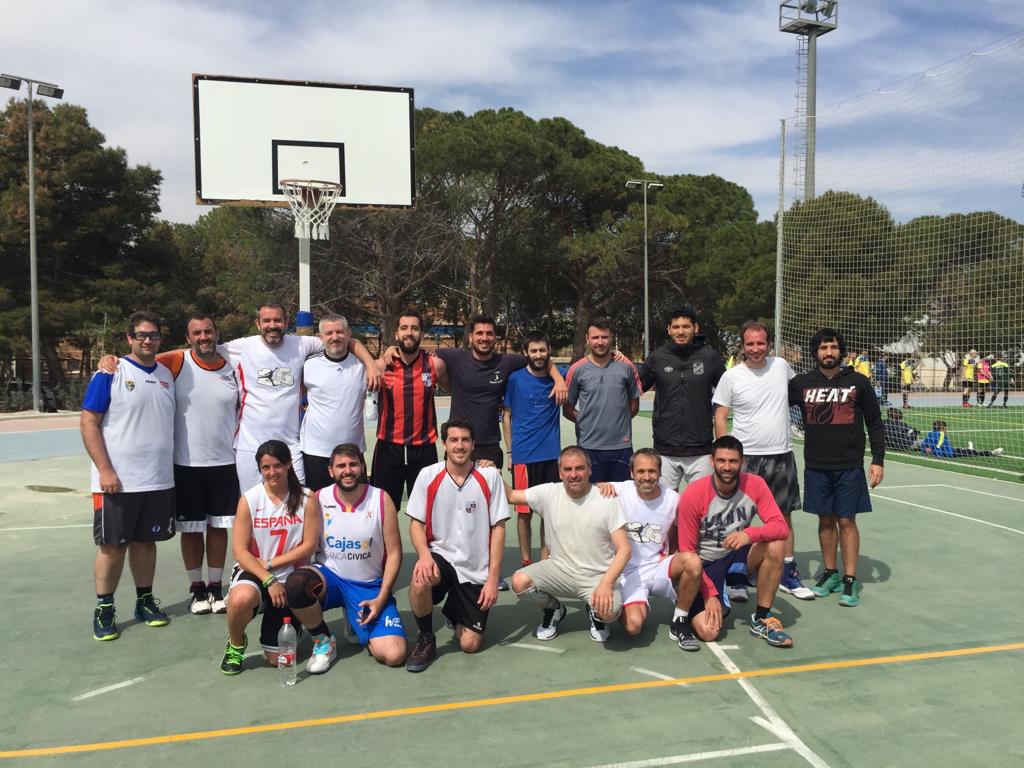 LigaCoopALC's tweet photo. Bonito domingo de basket⛹🏻‍♂️⛹🏻‍♀️
Detroit Fistros 30
             🆚️
CSKA La Ropa 49 https://t.co/qskOytbtfa