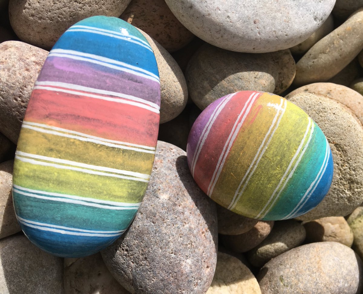 CarnoustieRocks's tweet photo. The Carnoustie Rocks Sprites have been creating some new rocks which will be travelling to sunnier climes over the next few weeks ☀️ ✈️ 🏖 we have one query though - can you take painted rocks into #Australia? https://t.co/T4BdYb1FgK