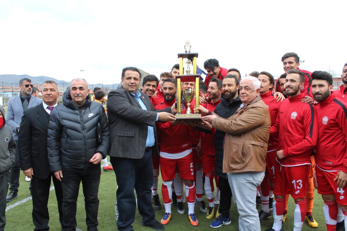 1.Amatör Kümede Çorum Şampiyonu olan Osmancık BelediyeSporumuzun kupa törenine katıldık.Kulüp Başkanı yönetim ve tüm oyuncularımızı tebrik eder başarılarının devamını dilerim.
#BelediyeİşiGönülİşi