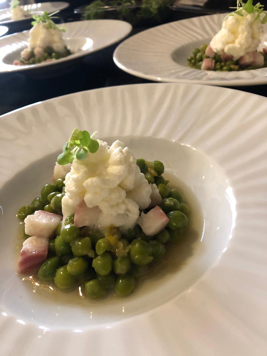 ViOrigen's tweet photo. Dijous també vam tindre un #maridatge a la nostra sala amb l' @HotelMiralles  d' #HortaDeSantJoan.
Vam maridar: Els Ceps de la Via Verda Blanc, Somdinou Blanc Criança, LaFou El Sender i Equinox Garnatxa Blanca.
https://t.co/qeFSQmhCGU #TerraAlta #ViOrigen https://t.co/G9MNedWX7d