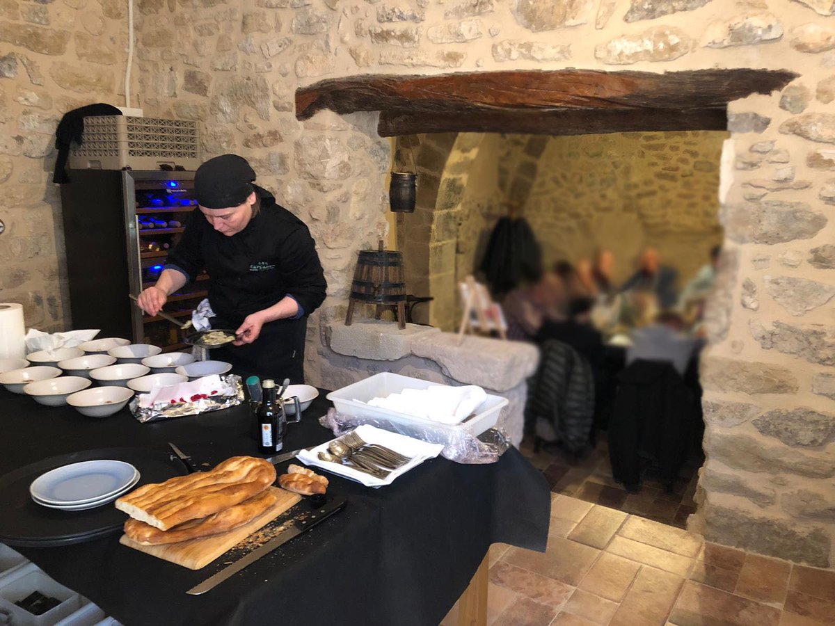 ViOrigen's tweet photo. Dijous també vam tindre un #maridatge a la nostra sala amb l' @HotelMiralles  d' #HortaDeSantJoan.
Vam maridar: Els Ceps de la Via Verda Blanc, Somdinou Blanc Criança, LaFou El Sender i Equinox Garnatxa Blanca.
https://t.co/qeFSQmhCGU #TerraAlta #ViOrigen https://t.co/G9MNedWX7d
