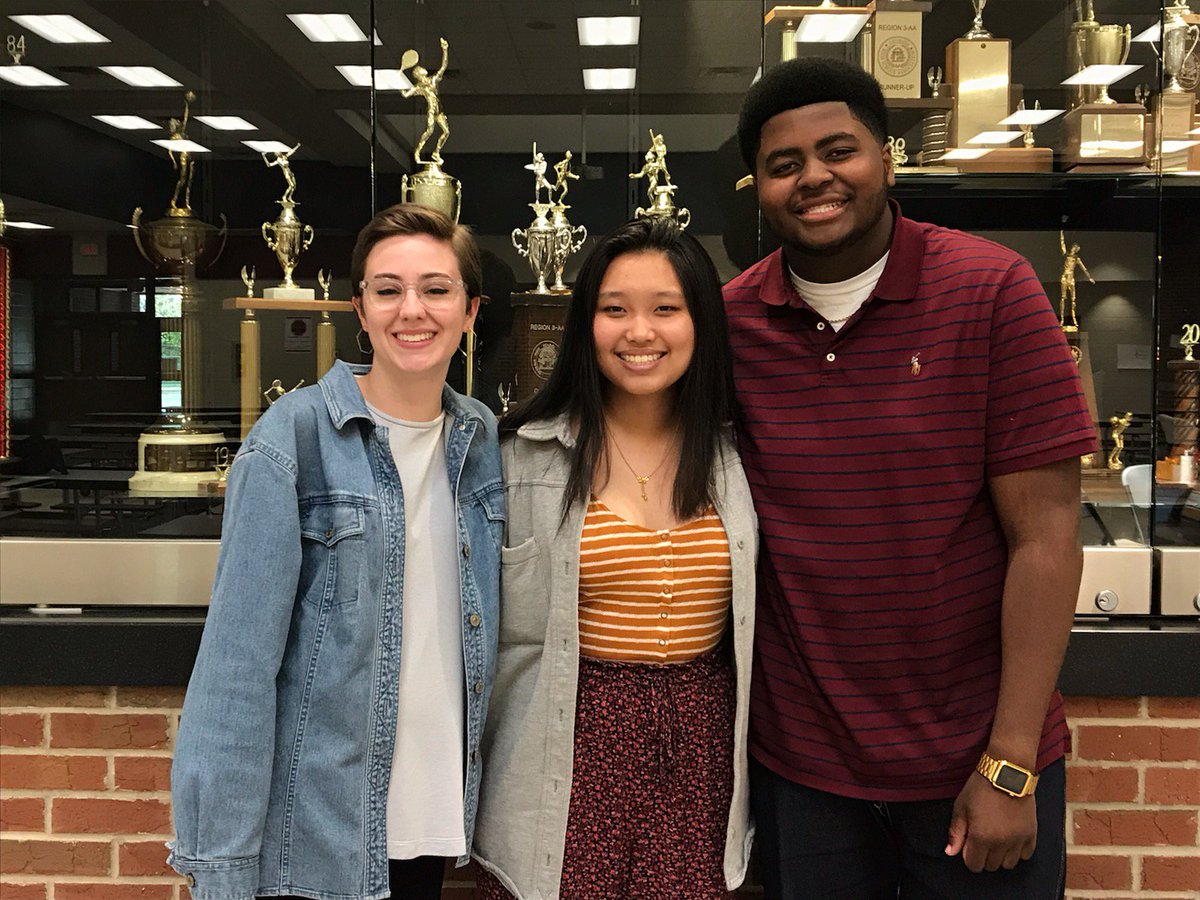 Columbus_Debate's tweet photo. We also enjoyed spending time and catching up with CHS alumni Mary, Gwyn, and Derek, who gave back to speech and debate by judging this weekend! https://t.co/fFzn1dK26w