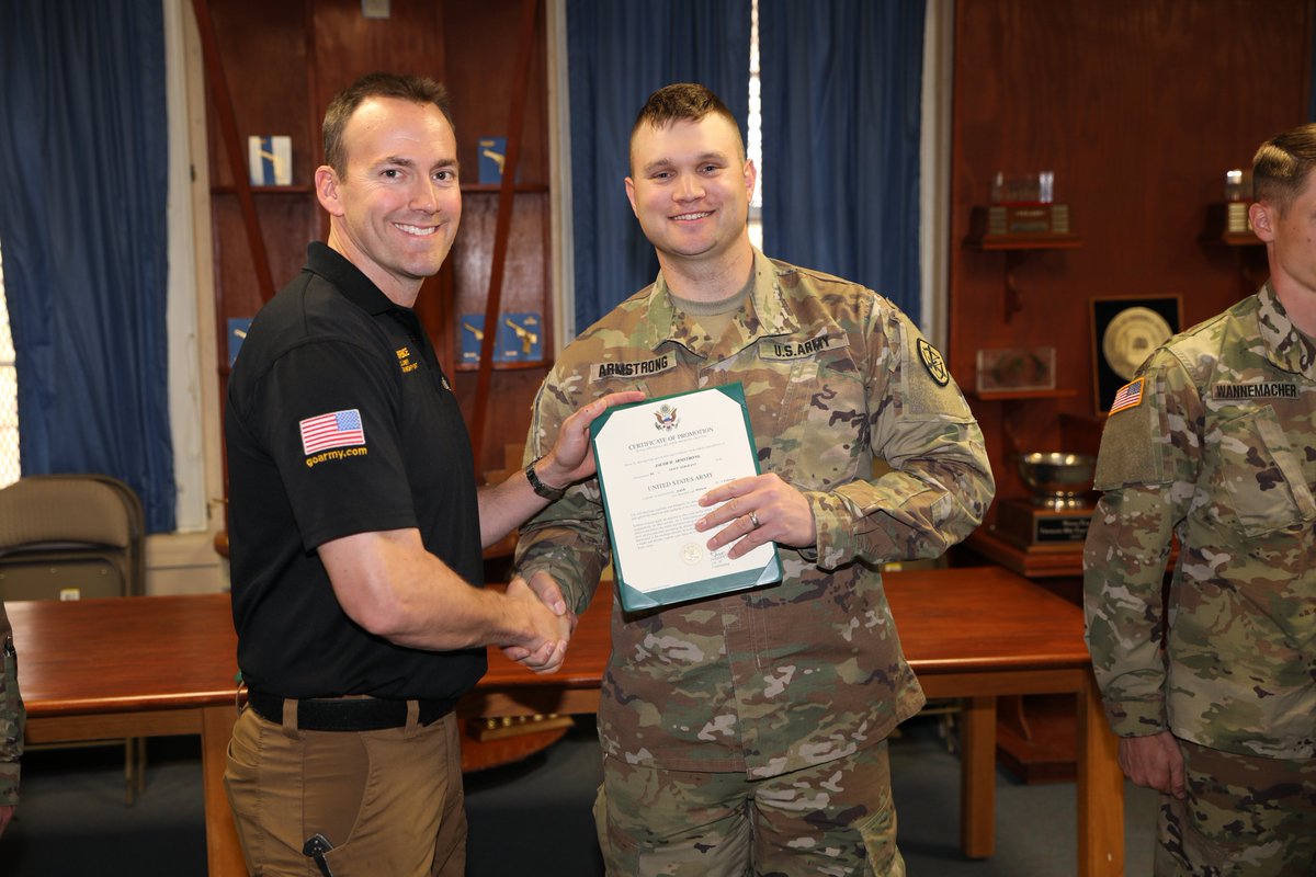 USAMUSoldiers's tweet photo. 🎉 to Sgt. Jacob Armstrong, Custom Firearms Shop, & Spc. Jonathon Wannemacher, Service Rifle Team, on recently getting promoted to the ranks of Staff Sergeant & Sergeant, respectively! Way to go NCOs!
#usamu1956 #homeofchampions #armypromotion https://t.co/c5oowE8H5u