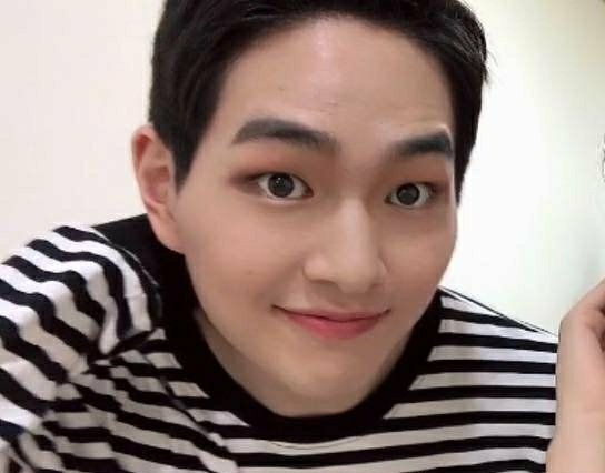 duck0525's tweet photo. 아 정신바짝차려야지 어후..아..
못참겠다. .기절 https://t.co/dRFaLC8Ezt