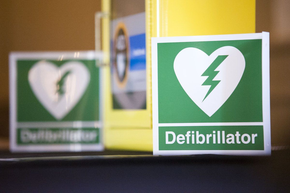 Ldn_Ambulance's tweet photo. Defibrillators are safe and simple to use.

We don't want people to be afraid to use one when required. A defib cannot make a situation worse - they can only be used on people in cardiac arrest, people who are clinically dead. 

Use of a defibrillator gives a chance of life. https://t.co/HE1fhEgCJp