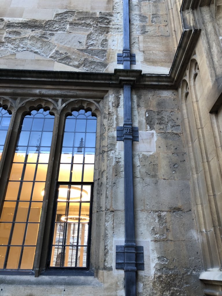 HeleneMarivdW's tweet photo. World TB day message- #itsTime to #EndTB! It’s even written on the Bodleian libary @UniofOxford drainpipes! @TBProof https://t.co/rlWpiHM5bX