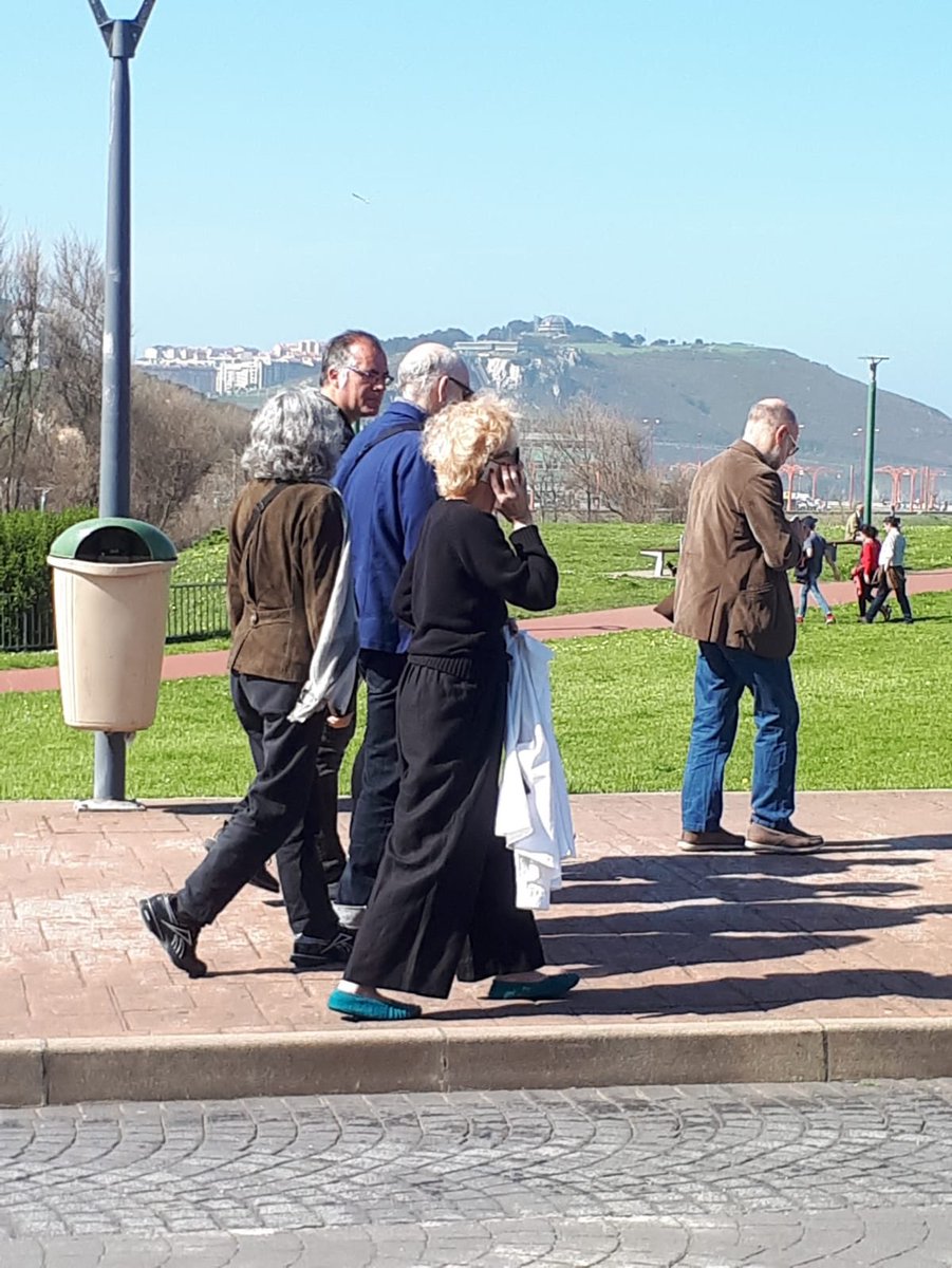 vozcoruna's tweet photo. El actor John Gavin Malkovich visitando la torre de Hércules. https://t.co/UIZjXqUgnr