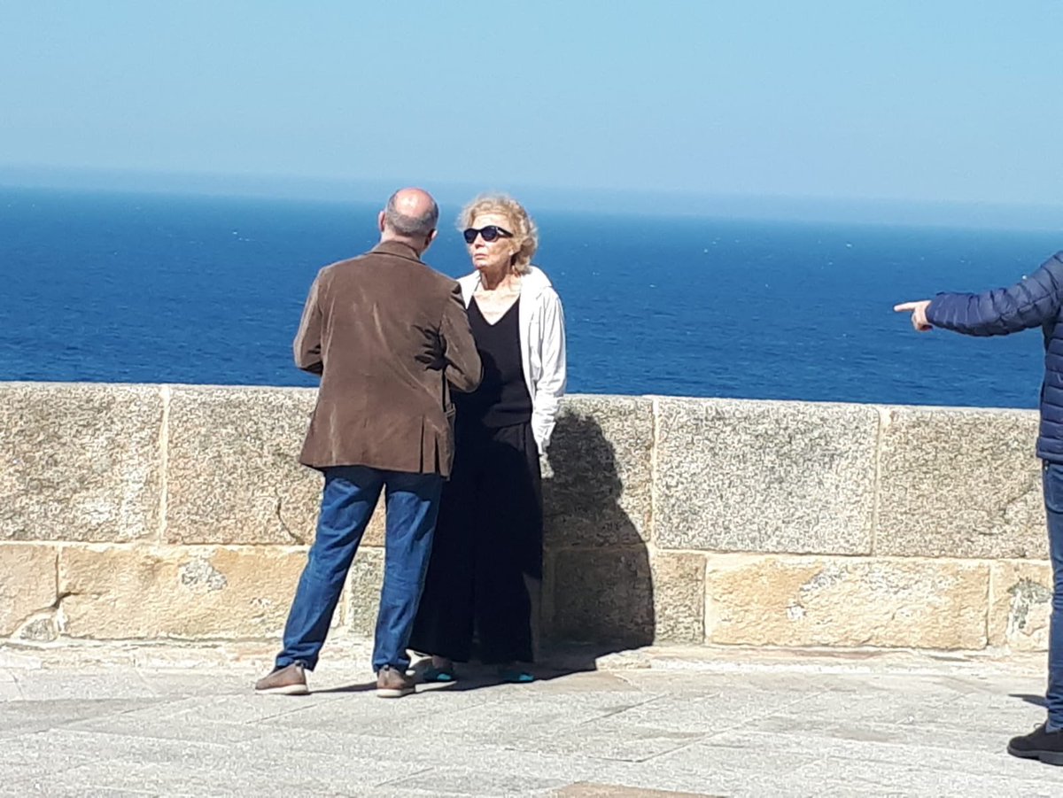 vozcoruna's tweet photo. El actor John Gavin Malkovich visitando la torre de Hércules. https://t.co/UIZjXqUgnr