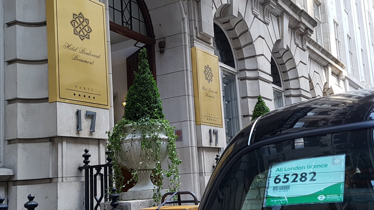thelondoncabco's tweet photo. Now T H A T my friends is what we in the #london #taxi trade call a #roader ! #london #paris #nojobtooshort https://t.co/tvPI1fKtQz