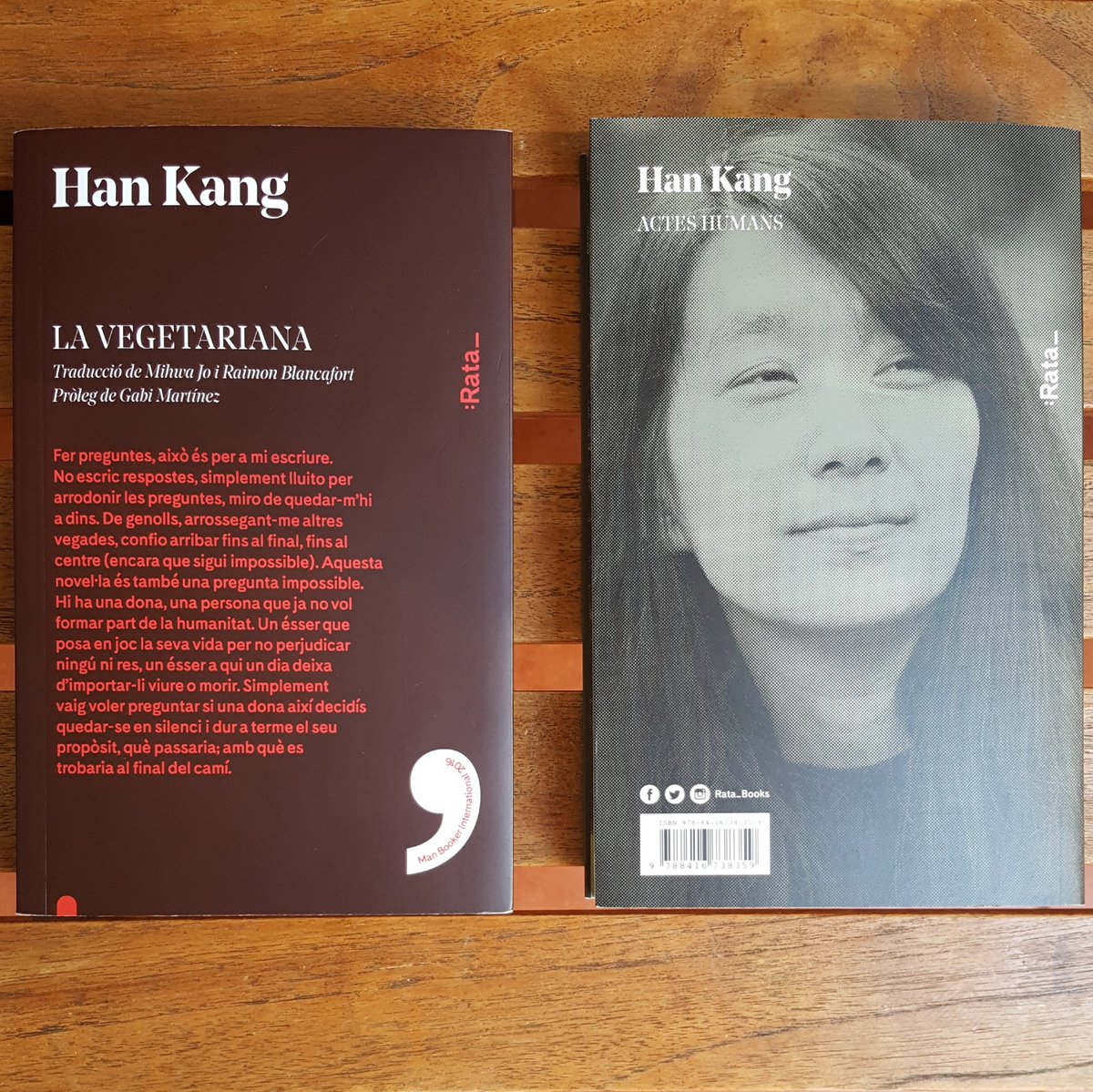 JofreFont's tweet photo. Després de llegir #LaVegetariana i #ActesHumans
(com sempre magníficament editades per @Rata_Books),
hi ha moltes ganes de sentir la seva autora #HanKang, capaç de combinar la crueltat més radical amb la vulnerabilitat extrema.
Aquesta tarda tanca el #K19 amb en @jorgecarrion21. https://t.co/tNtR4DW623