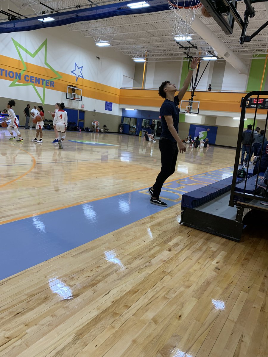 B_Wenzel's tweet photo. This KID loves the game. What 18yr old supporting his sister finds a ball under the bleachers and proceeds to shoot and just handle the ball. Seen a lot of kids be content and just wait till college starts...
#thiskiddifferent
#wouldntexpectanythingless https://t.co/X32WPlW6Tl
