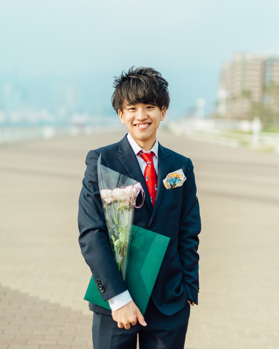 tomoyakun1106's tweet photo. 僕にとってかけがえのない仲間に出会えた大学生活から卒業してきました！
これからも想像もできない楽しみが待ってる事を信じて全力疾走していきます！
いつも見てくださってるフォロワーのみなさんもありがとうございます😭🙇‍♂️ https://t.co/3S5PR8S961