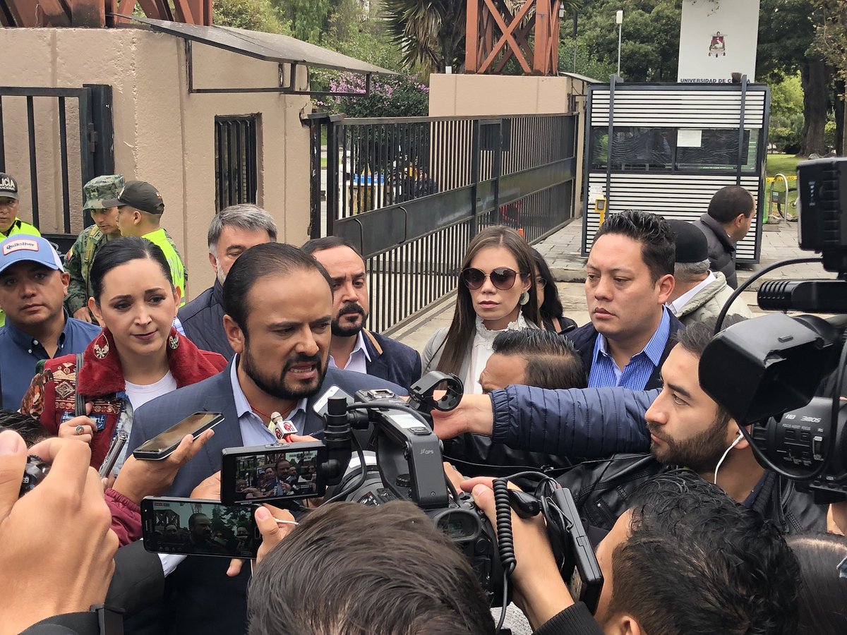 GPalacios62's tweet photo. Es un motivo de alegría para #Cuenca y el #Azuay, porque por primera vez tendremos a un Prefecto y un Alcalde trabajado juntos de la mano. Hemos servido a los azuayos a través de la Prefectura. Trabajaremos por una provincia unida. #AzuayCrece en Vialidad, Riego y Producción. https://t.co/QXdknpTZbP