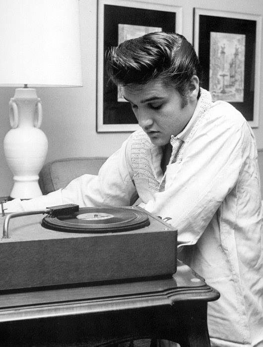 405060pop's tweet photo. Elvis Presley 
#elvispresley #elvis #elvishistory #jukeboxheroes https://t.co/6yMAPupEdz