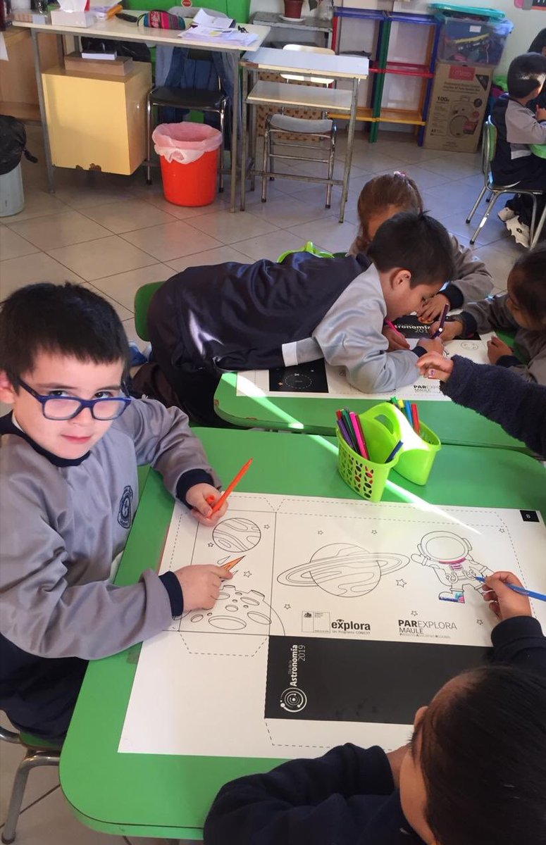 ExploraMaule's tweet image. #SanClemente: Niñas y niños del Colegio Paula Montal construyeron visores de eclipses #AstroBox de #ExploraMaule @UTalca @DiaAstronomiaCL