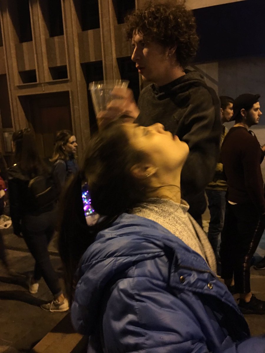 helensxx's tweet photo. NO ME PUEDO PARAR DE REÍR https://t.co/lb3fE8sB6n