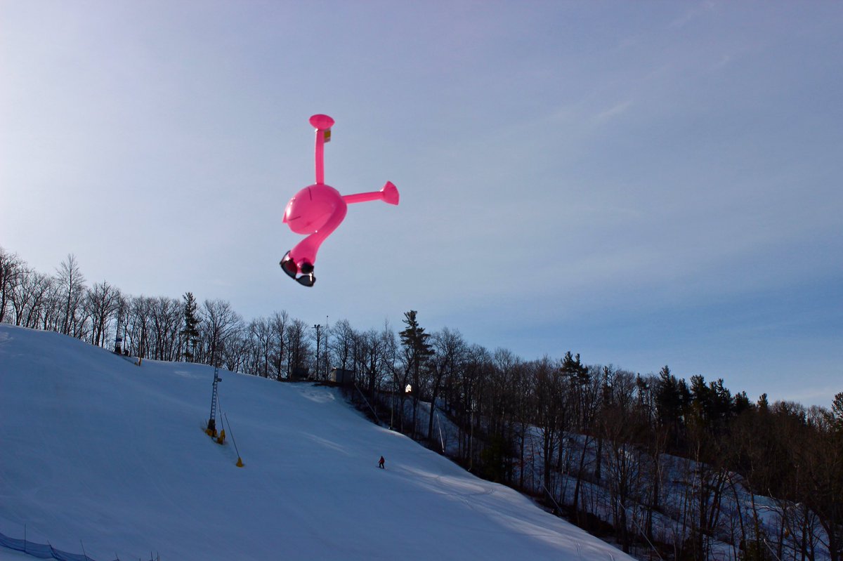 We are flipping out about the conditions for the final day of the ski and snowboard season! 

Come on out and hit the slopes for our Season Finale today - open 9am to 4pm with 10 Runs and both #BatawaParks! 

Celebrate a great season with us today!
