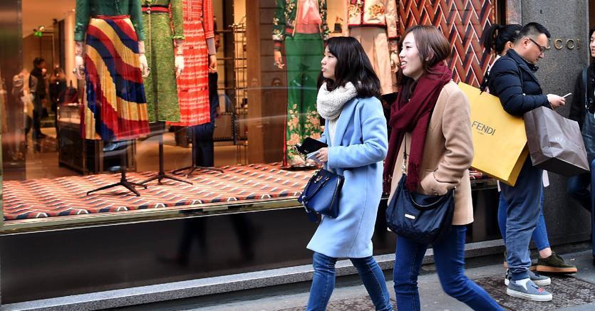 sole24ore's tweet photo. Cina, non solo economia: nel 2020 avrà anche il record dei turisti https://t.co/8sG37XlV0B https://t.co/CfoAlSRnGg