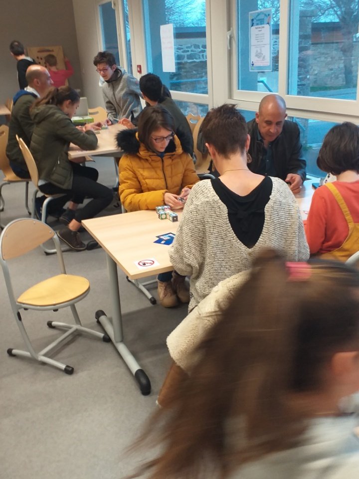 CollegeYves's tweet photo. Soirée jeux organisée par l APEL de notre ensemble scolaire Notre-Dame-Saint-Yves et la Ludothèque de Langoat pour les jeunes de 2 à 102 ans. Quel succès intergénérationnel hier soir ! #apel #Tréguier #ddec22 #Réenchantement https://t.co/eq2FCZWfKD