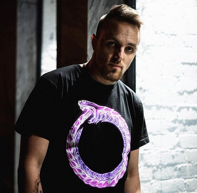 RealGeekShop's tweet photo. 🎵🎶 Jaký je tvůj oblíbený song od @realdeethane? 😊 🎶🎵
.
.
.
.
.
#deethane #deethanemerch #uroboros #merch #triko #realgeek #realgeekcz #cz #rg #dee #damien #youtube #twitch https://t.co/0eeqrIflS9 https://t.co/85G0AyrH77