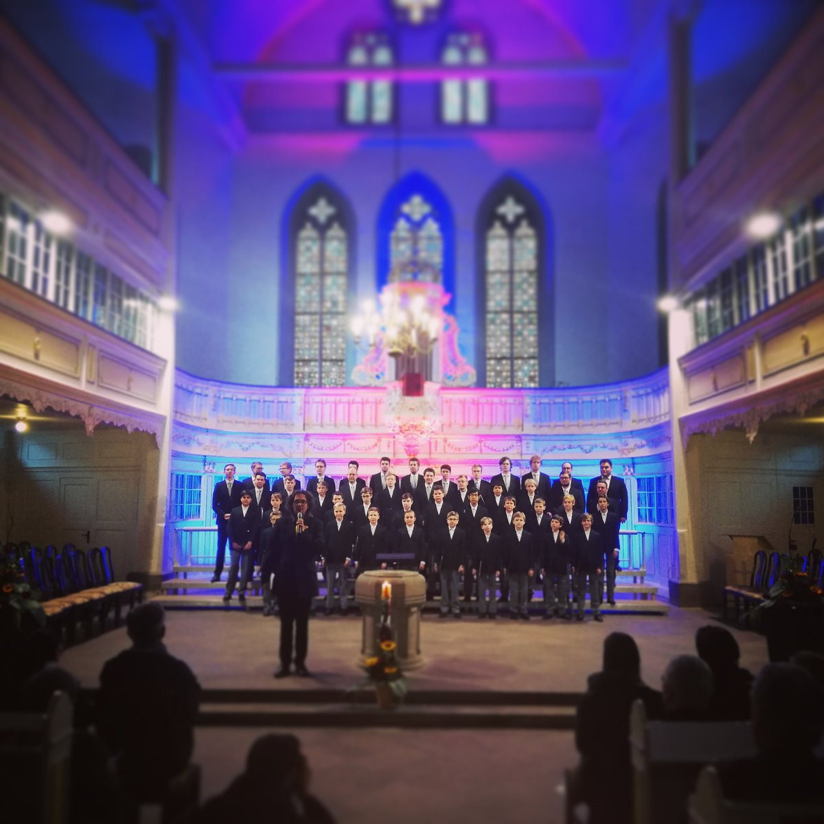 Zum Abschluss des #Bach -#Festivalsbsingt der Knabenchor Hannover zusammen mit dem Organisten Lars Schwarze das Konzert „a capella“.