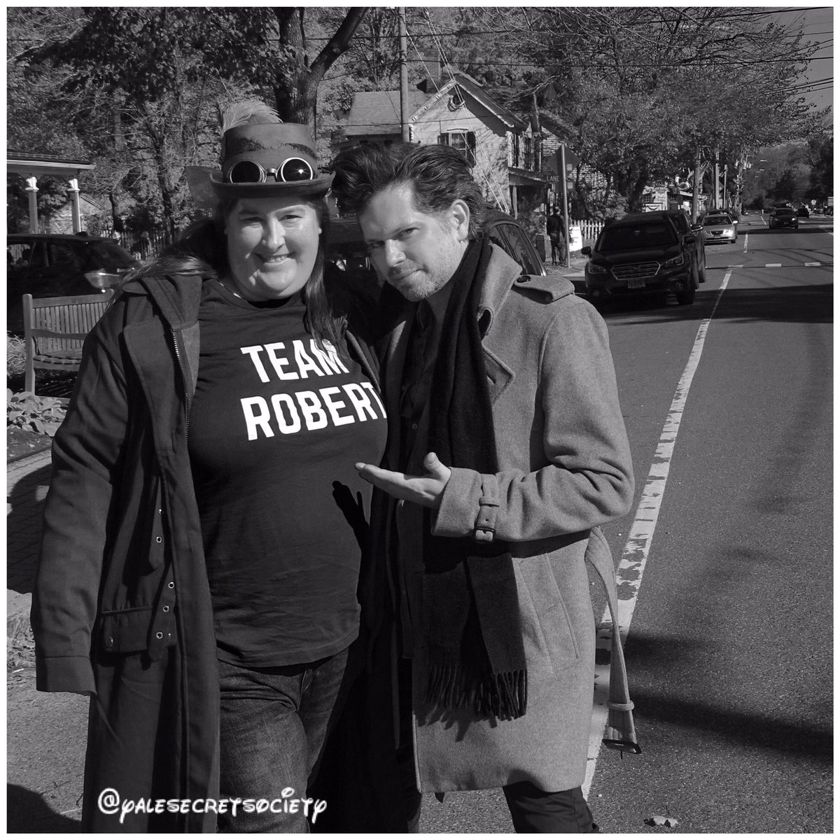 SchoderClaudia's tweet photo. Proud fan moment 💙#GilmoreGirls #chemistryofstrangers #surprisingfriends #teamrobert @narcissusholmes #gilmoregirlsfanfest2018 #kent https://t.co/2Ic6BA0NJr