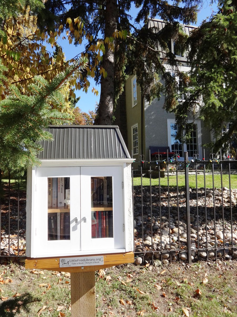 AlanZakrison's tweet photo. In the relatively obscure category of #littlefreelibrarieswithminimes in #YYC, we present these ones, found in the communities of Bridgeland, Mount Royal and Hillhurst. What do you think: should our #bigfreelibrary have a Mini-Me too? https://t.co/wUTBzn2uhl