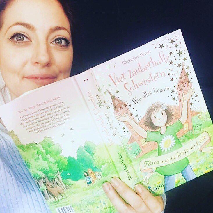 SheridanWinn's tweet photo. Posted on Instagram by my daughter, Rosie: ‘New German edition of the Sprite Sisters book, written by my mum’ @Rosie_winn
#vierzauberhafteschwestern #spritesisters #books #writer https://t.co/NGbxj1CCiF