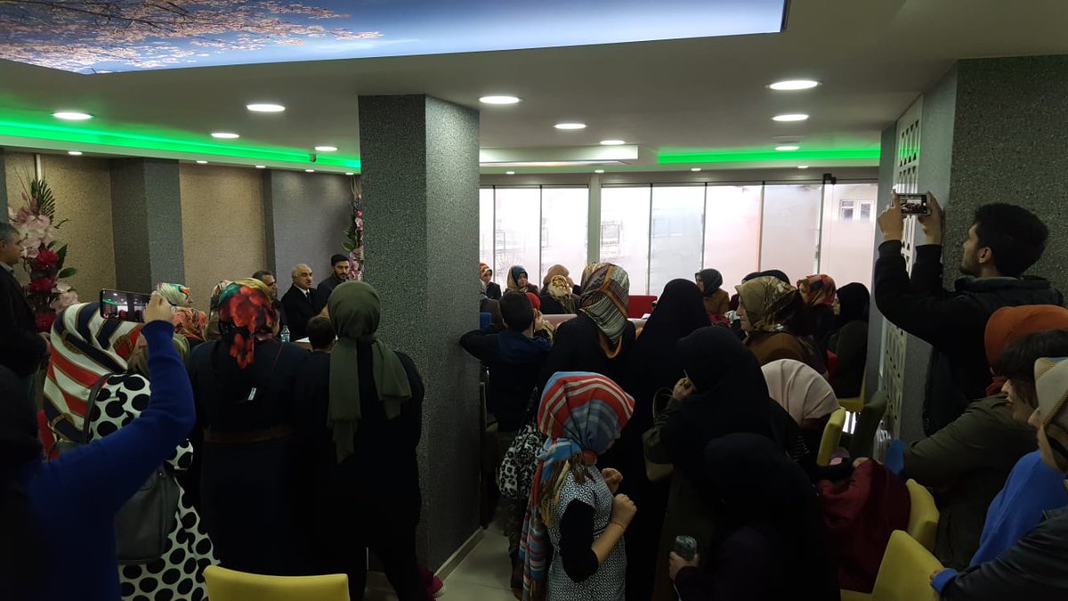ziyabuyankara's tweet photo. Patika Cafe' de hanım kardeşlerimiz ile bir araya geldik. Sorunlarını dinleyip çözüm önerilerimizi ve projelerimizi anlattık. İlgi ve alakalarından ötürü teşekkür ediyorum. https://t.co/yEjYubyjYd
