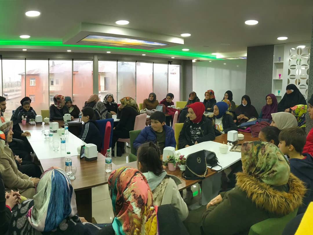 ziyabuyankara's tweet photo. Patika Cafe' de hanım kardeşlerimiz ile bir araya geldik. Sorunlarını dinleyip çözüm önerilerimizi ve projelerimizi anlattık. İlgi ve alakalarından ötürü teşekkür ediyorum. https://t.co/yEjYubyjYd