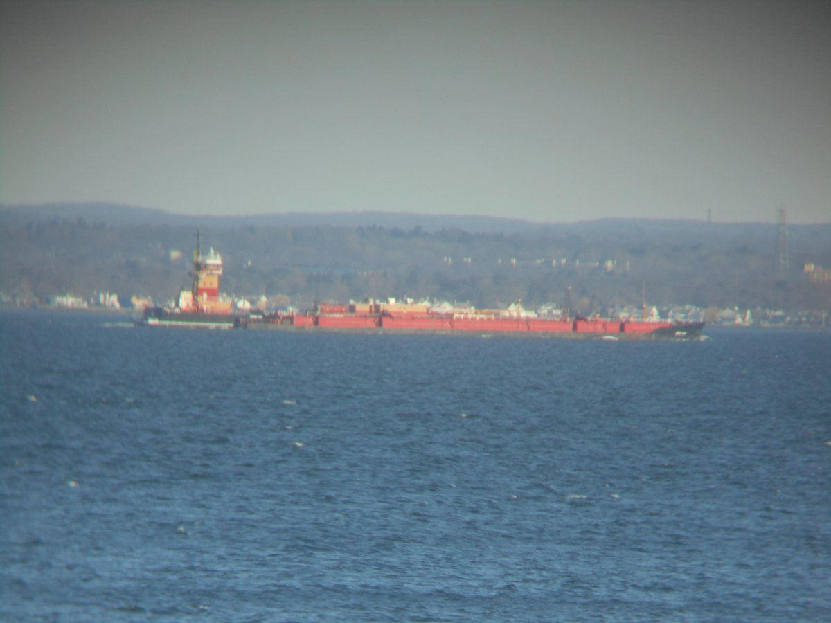 freightboy1's tweet photo. #Reinauer #tugboat HAGGERY GIRLS blt 2013 at #Senesco upbound on #LI_Sound w laden #fuel #barge near #Stamford https://t.co/SofO24LN15
