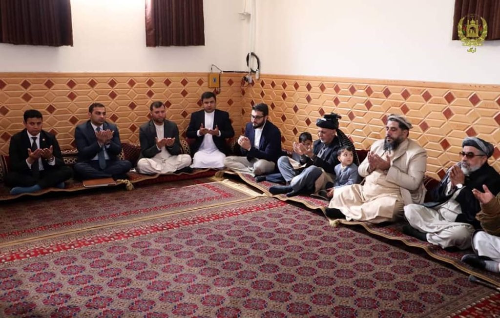 ZiaulhaqAmarkhi's tweet photo. Thanks to H.E president Ashraf Ghani, Fazal Hadi Muslimyar speaker of the Upper House, National Security Advisor @hmohib, Advisor to President @FFazly &amp; other respected state dignitaries to participate in our griefs &amp; offered condolences about our late mother https://t.co/CMr8a6hrtM