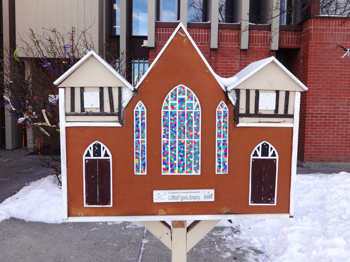 AlanZakrison's tweet photo. In the relatively obscure category of #littlefreelibrarieswithminimes in #YYC, we present these ones, found in the communities of Bridgeland, Mount Royal and Hillhurst. What do you think: should our #bigfreelibrary have a Mini-Me too? https://t.co/wUTBzn2uhl