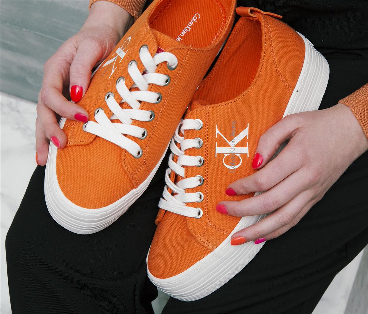 OfficeShoes's tweet photo. New in @calvinklein โก๏ธโก๏ธ Zolah Flatform Trainers #calvinklein #platformtrainers https://t.co/aBtYAZf835 https://t.co/arPFXTUO3S