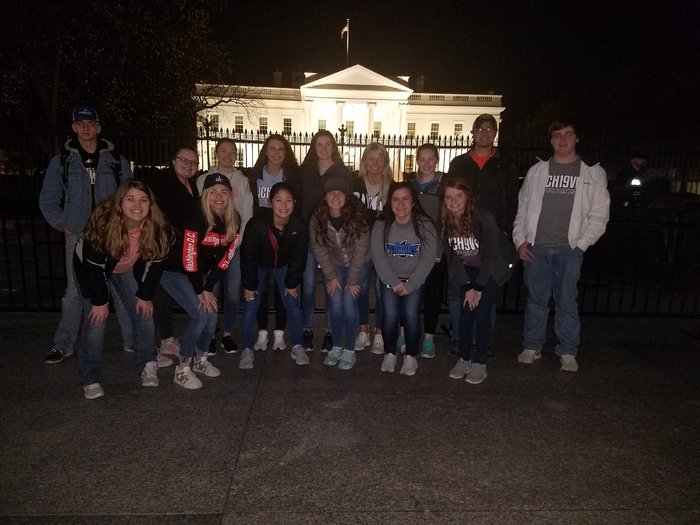 CV_Cougars's tweet photo. Washington DC was great, but here we come NYC! #gerbertours #nyc #dcfamily https://t.co/XllIiRLqao