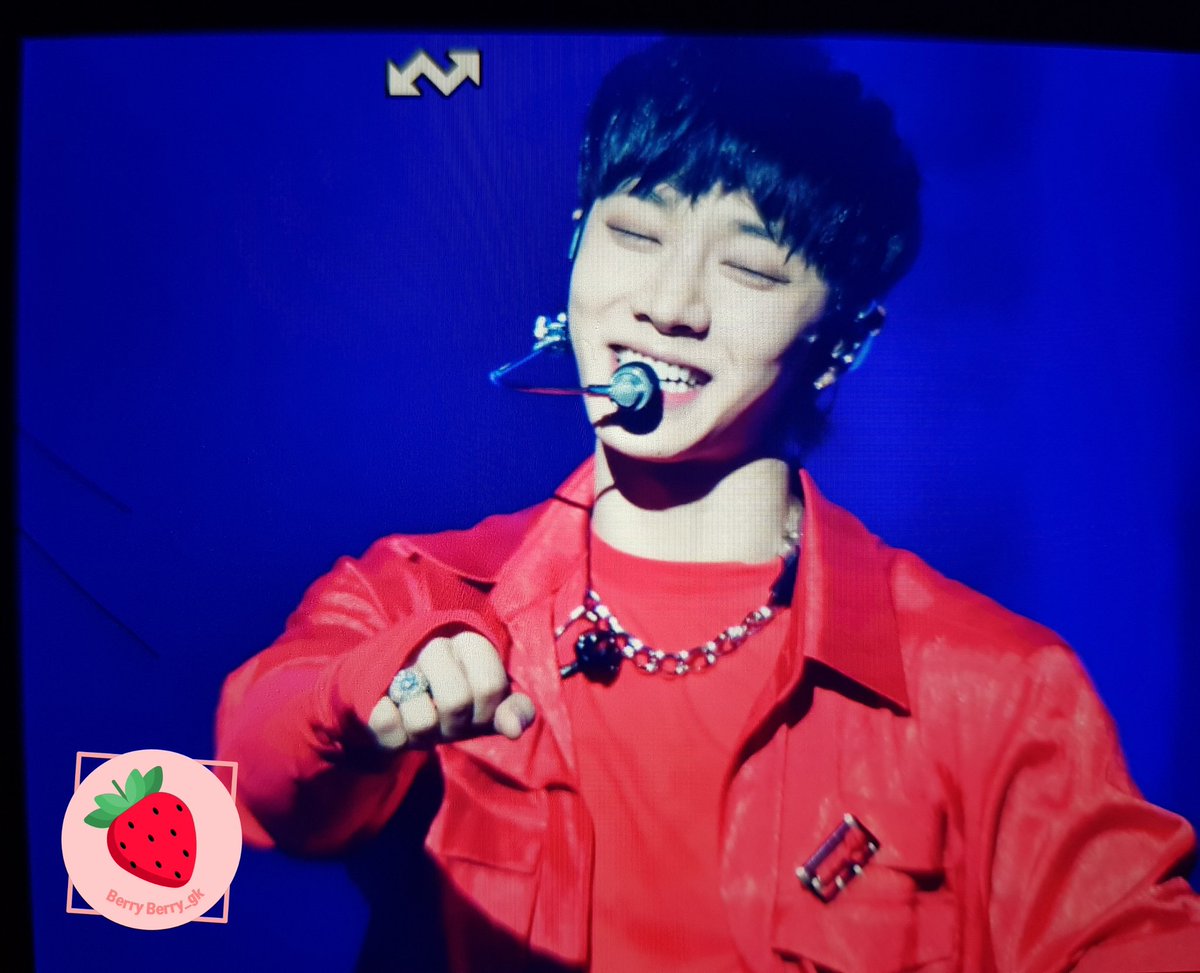 BerryBerry_GK's tweet photo. 190324 이기광 콘서트 [I] 
#DCYE #기광 #이기광 https://t.co/8qg8JNJ8Zm