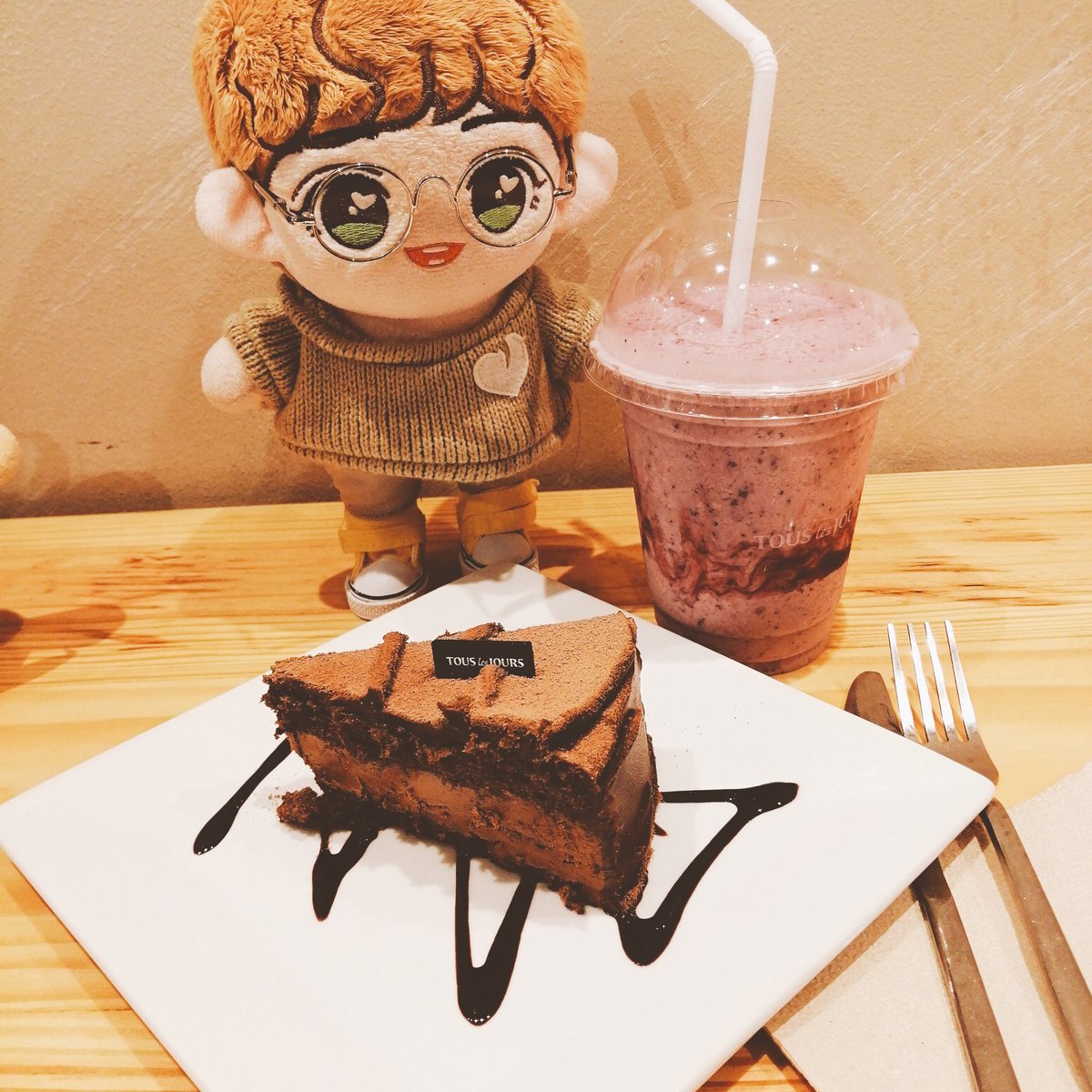 ParkSiblings61's tweet photo. [🥧]

Dessert for the day! Dark Chocolate mouse for this hungry babies 💕

#exodoll #exomininanydoll #lamee #chanyeoriever #chanyeoldoll #fishcakechan https://t.co/GsIBDKyXJk