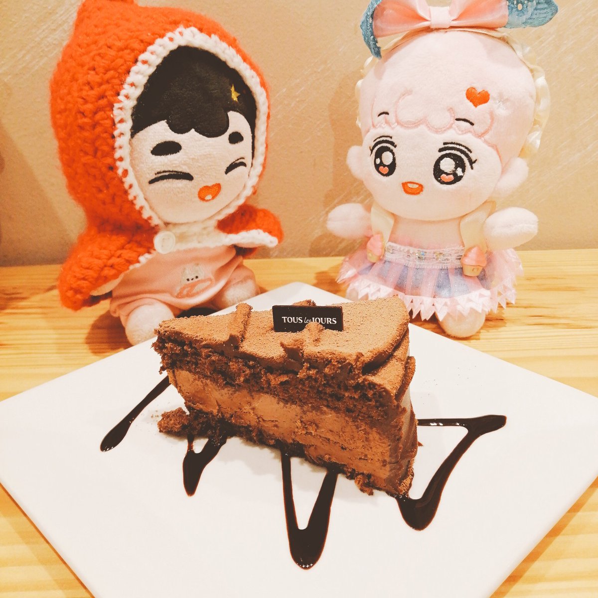 ParkSiblings61's tweet photo. [🥧]

Dessert for the day! Dark Chocolate mouse for this hungry babies 💕

#exodoll #exomininanydoll #lamee #chanyeoriever #chanyeoldoll #fishcakechan https://t.co/GsIBDKyXJk