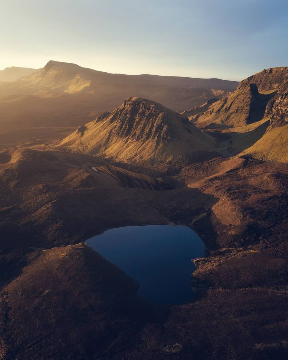 hiddenscotland_'s tweet photo. The Trotternish Peninsula in the Isle of Skye.

📸 https://t.co/iQF5f8Yzpg https://t.co/OmhbKBaqGb