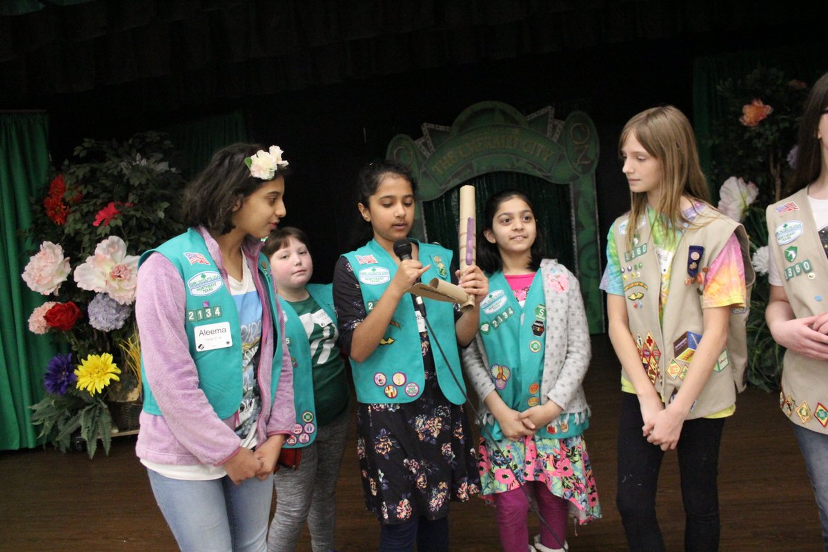 GSAmeliaM's tweet photo. Awesome girls from @gsnetx and @topgirlscouts designed prosthetic legs, learned about casting, built extending grabbers &amp; learned about issues amputees face at a #ThinkLikeAnEngineer workshop. Special thanks to @WalmartGiving and @Whataburger for donations!! https://t.co/CGX5LIGhWA