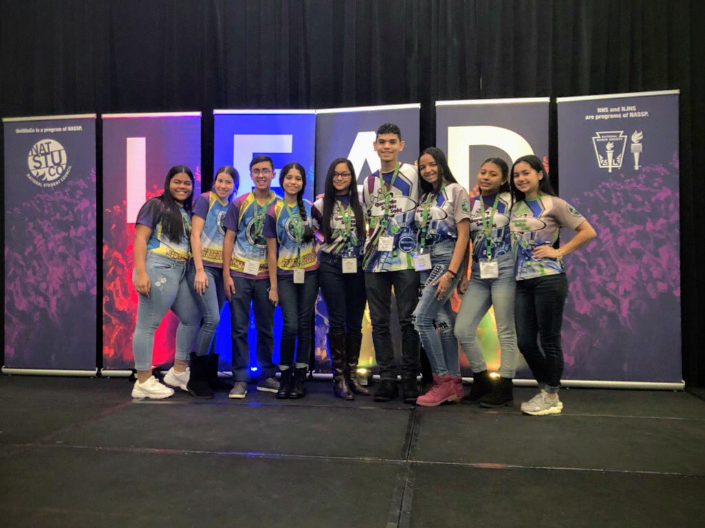 NatHonorSociety's tweet photo. Thanks to the hundreds of young leaders who came together from across the country to sharpen their leadership skills! #LEADCHI #LEADIL #StudentsWhoLEAD https://t.co/47l5VEUZRb