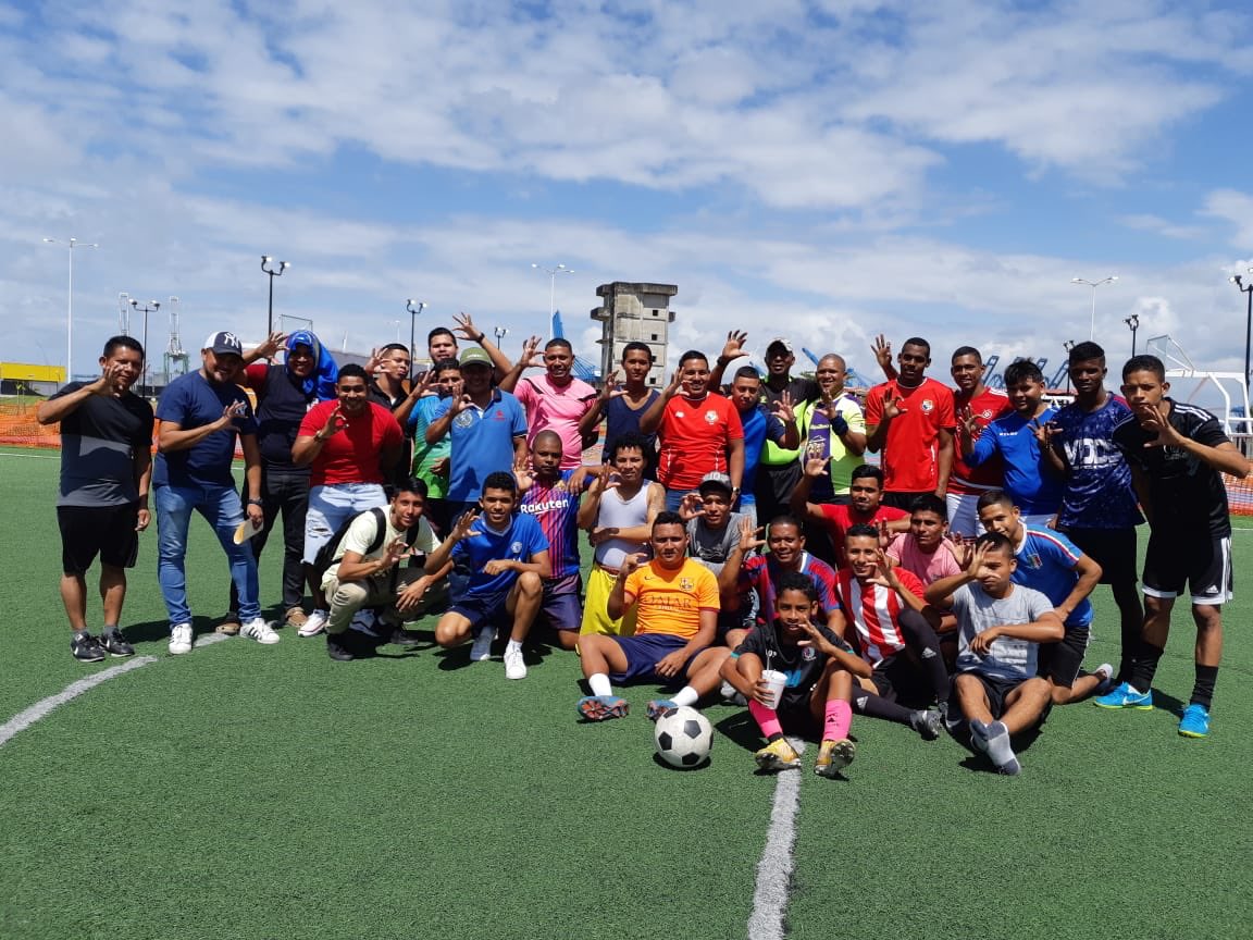 MartinSucre's tweet photo. Esto es #Colón, donde cada día muchos colonenses hacen uso de los espacios públicos renovados y construidos por los propios colonenses. Más #cultura más #deporte. La recuperación de los espacios públicos caracteriza la #RenovaciónColón https://t.co/CCvMbd75a2
