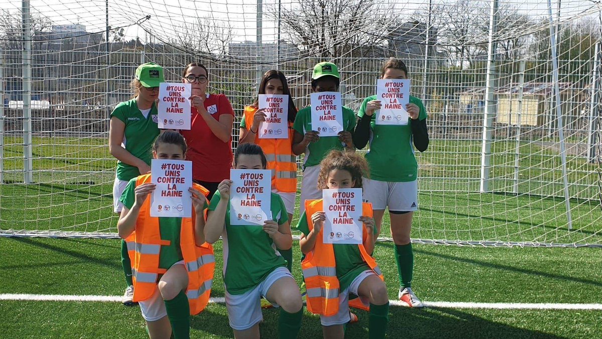 PROS4_coe's tweet photo. https://t.co/eNUosHhSh3 @SCSchiltigheim & #RCStrasbourg @RCSA Under-15 womenโs teams raise awareness during the great initiative of the Alsace Football Regional Federation @lafafoot against all forms of #racism & #antisemitism #TousUnisContrelaHaine. #ProS4+ congrats you all! https://t.co/2yOAClEypP