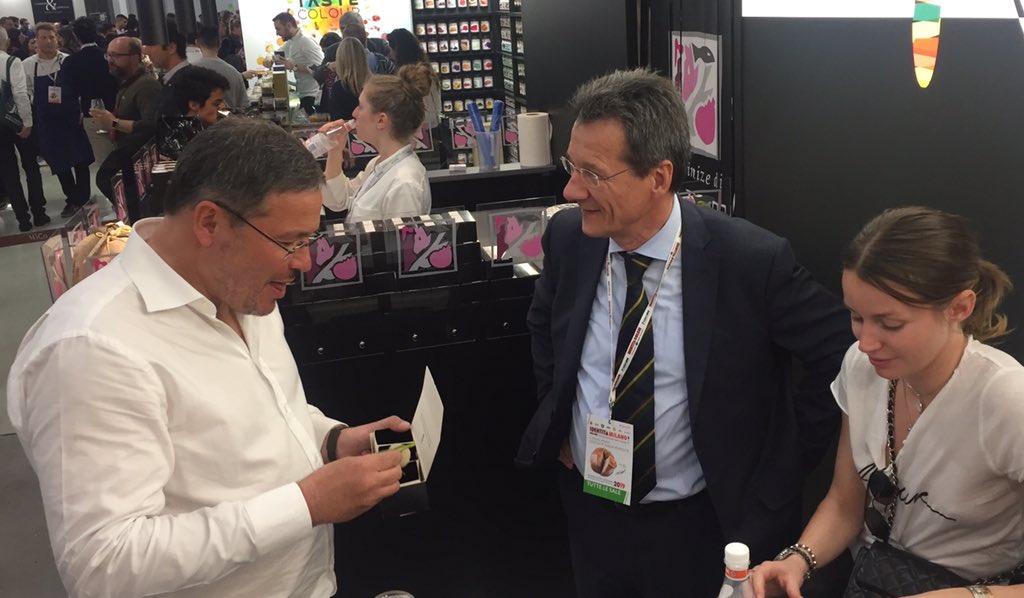 selecta_spa's tweet photo. #IGmi19 Allo stand Selecta è arrivato Monsieur #Cadoret. #food #ostriche #huitres https://t.co/yi0ETsYlEZ