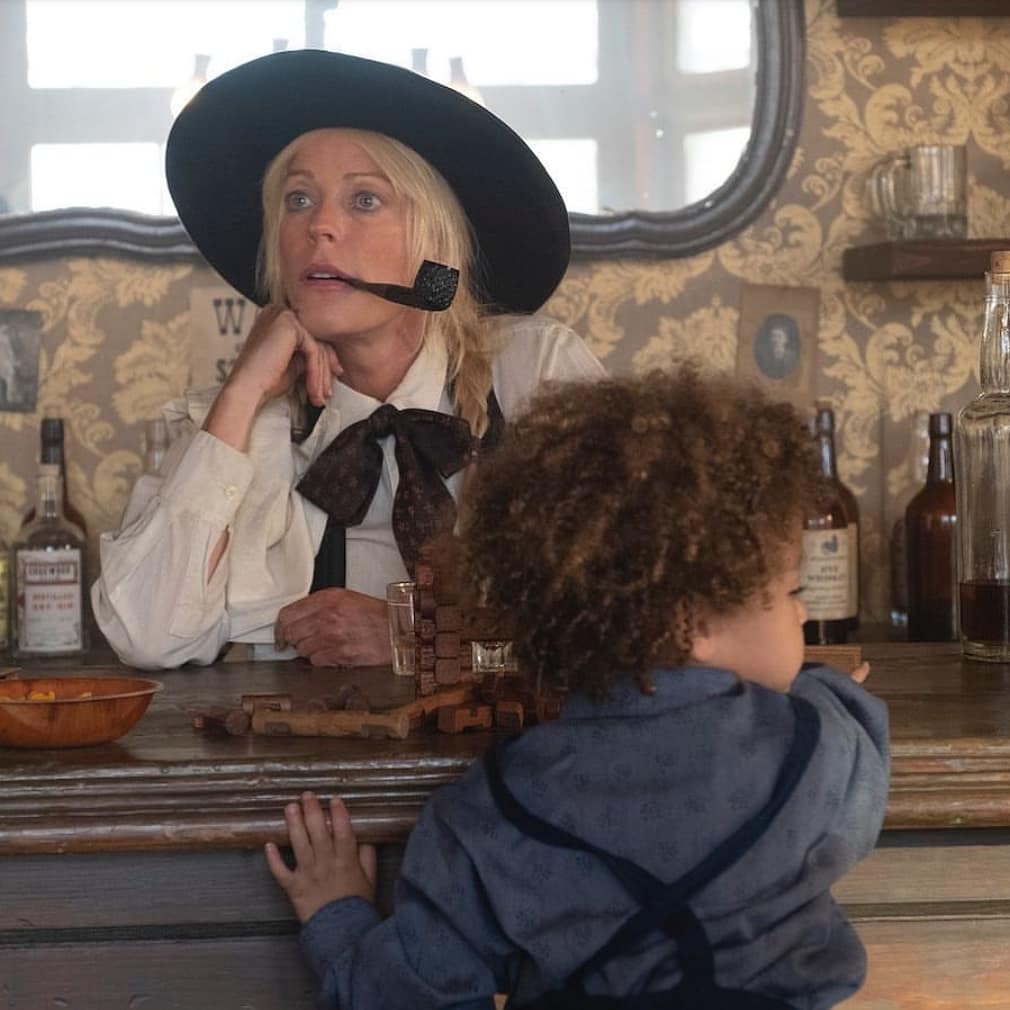 TheReimerTwins's tweet photo. Who's ready to see Larry play in the Saloon? See us in our first western on tonight's new episode of @SHO_SMILF #smilf #larryisagirl #western https://t.co/FHwfyiQWiZ