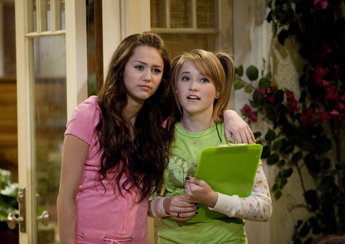PopCrave's tweet photo. 13 years ago today, the first episode of the iconic ‘Hannah Montana’ premiered on Disney Channel, kicking off the first of four seasons. The show defined childhoods for many and helped to launch the career of the now-megastar, @MileyCyrus. https://t.co/MDtoVdzW5c