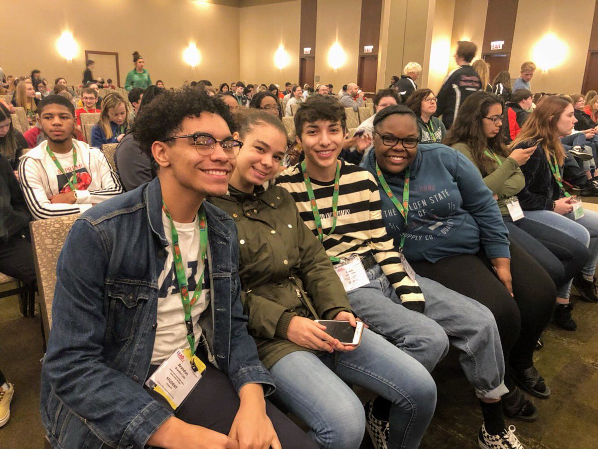NatStuCo's tweet photo. Thanks to the hundreds of young leaders who came together from across the country to sharpen their leadership skills! #LEADCHI #LEADIL #StudentsWhoLEAD https://t.co/dY2T5Z9Azm