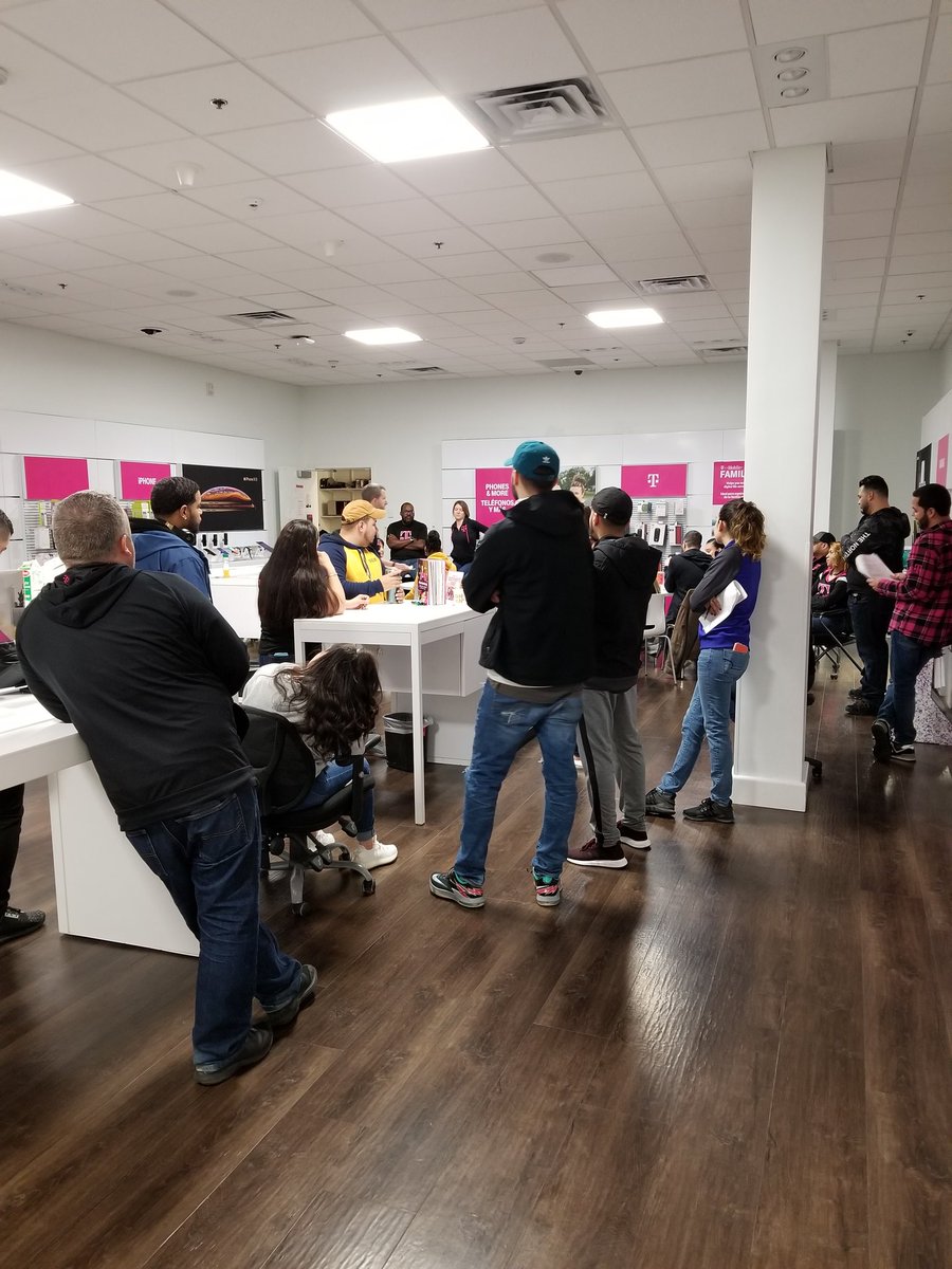 Early morning training with the best District in wireless! #WesternMassEffect @John_Dief <a href="/thayesnet/">Terry Hayes</a>