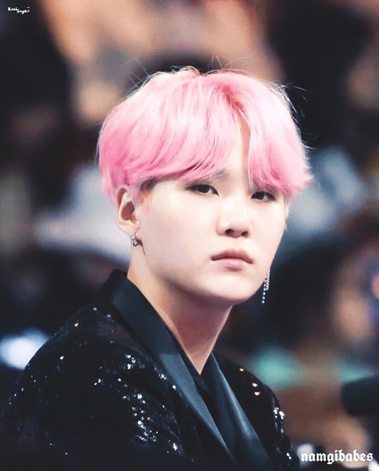 Bettney1's tweet photo. @MTVChart #MTV_Chart  #Suga  la respuesta es más que obvia , si señor 😉😊🌸💜
@BTS_twt https://t.co/OxZNyIoxPV