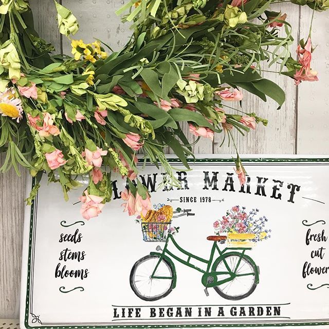 salvagesis's tweet image. “Blossom by blossom the spring begins.” -Algermon Charles Swinburne 🌷🌼🌹🌺🌻
How’s spring looking where you are? 
#springhomedecor #takenatmichaels #springquotes #vintagedecor #salvagesister #inspirationalsunday #salvagemoments #michaelsstores ift.tt/2urrnZw